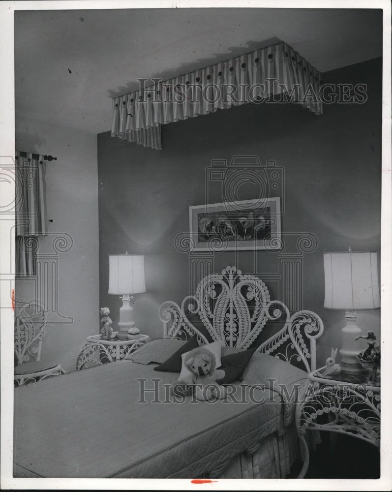 1968 Press Photo Elegant Bedroom - cva74894 - Historic Images