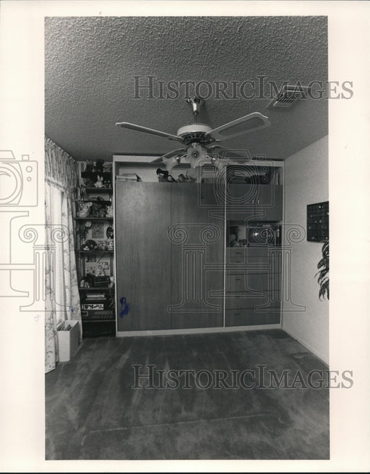 1986 Press Photo Murphy Bed - Historic Images