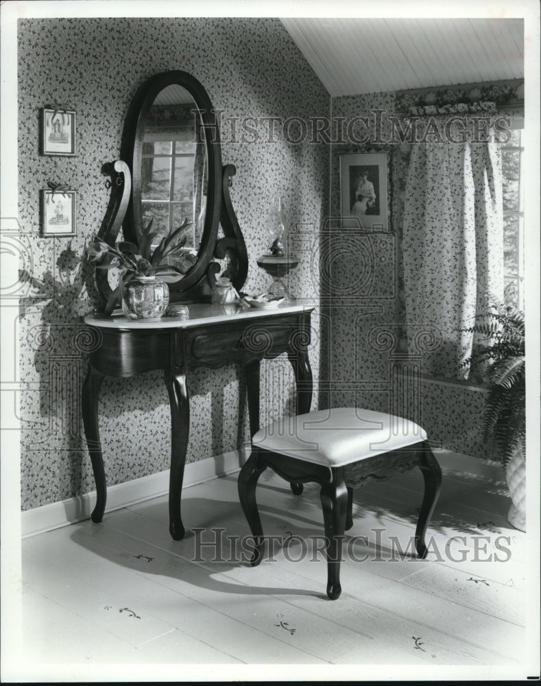 1981 Press Photo  Chair - Historic Images