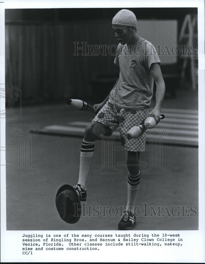 1988 Press Photo Juggling being taught during 10-week session of Ringling Bros - Historic Images