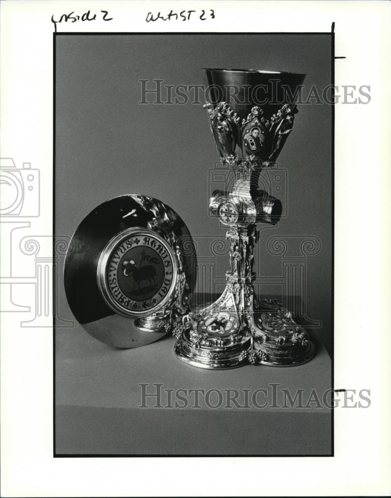 1990 Press Photo Chalice and Patern from St. John Cathedral - cva75039 - Historic Images