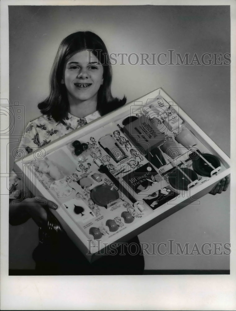 1967 Press Photo Joy Allchin display Hocus Pocus Magic Set she won. - cva75087 - Historic Images