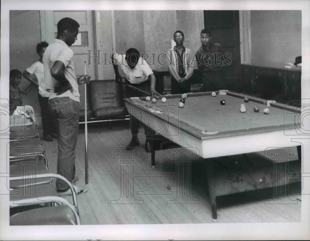 1966 Press Photo Police Cleveland Athletic League,PAL, The pool table on the - Historic Images