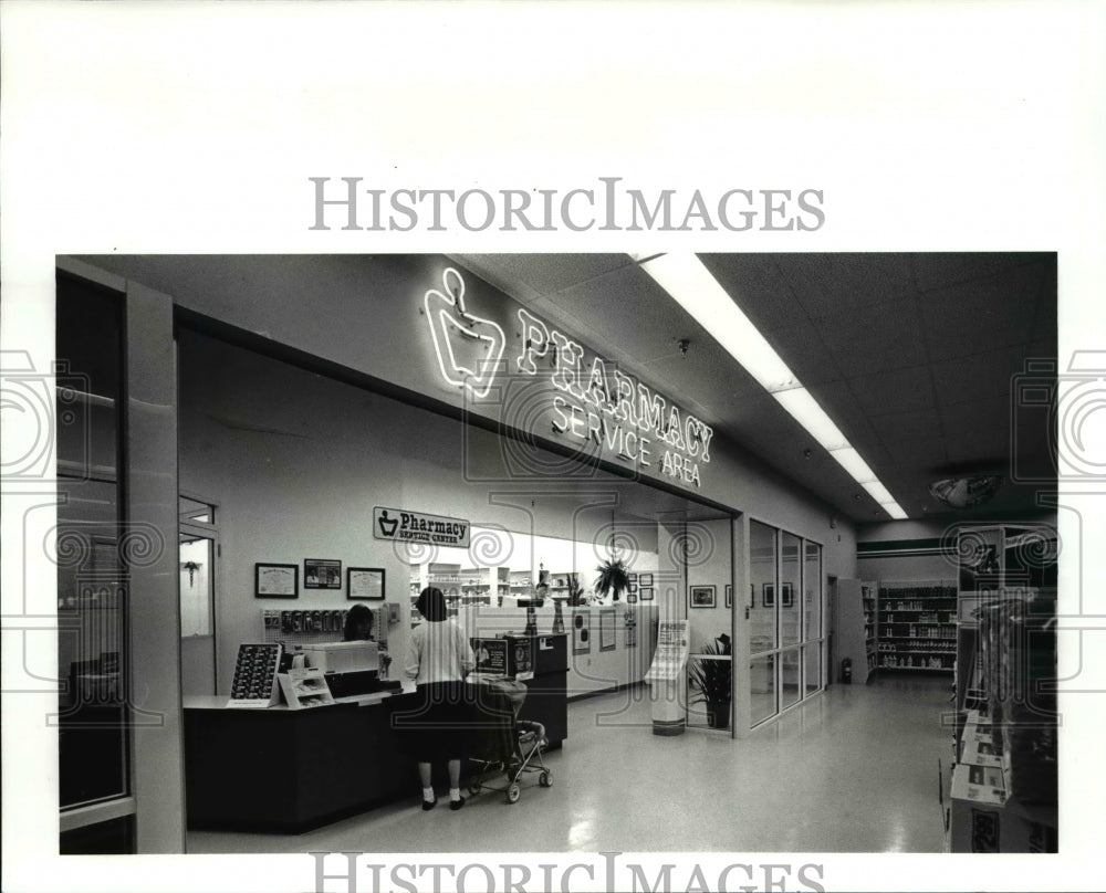 1988 Press Photo New Revco store 110 and Lorain - Historic Images