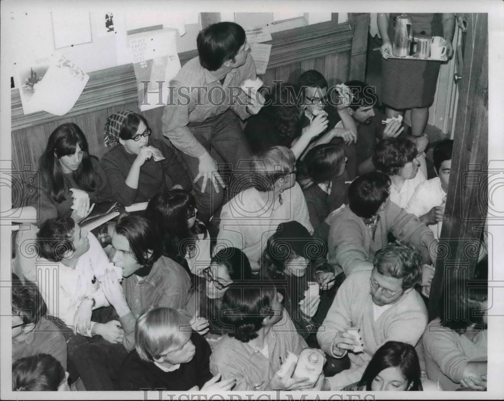 1967 Riots at Peter Hall, Oberlin College set - Historic Images