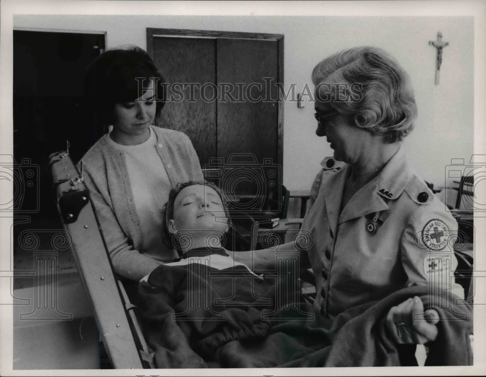 1967 Press Photo The Patient Undergo Resuscitation - cva75355 - Historic Images
