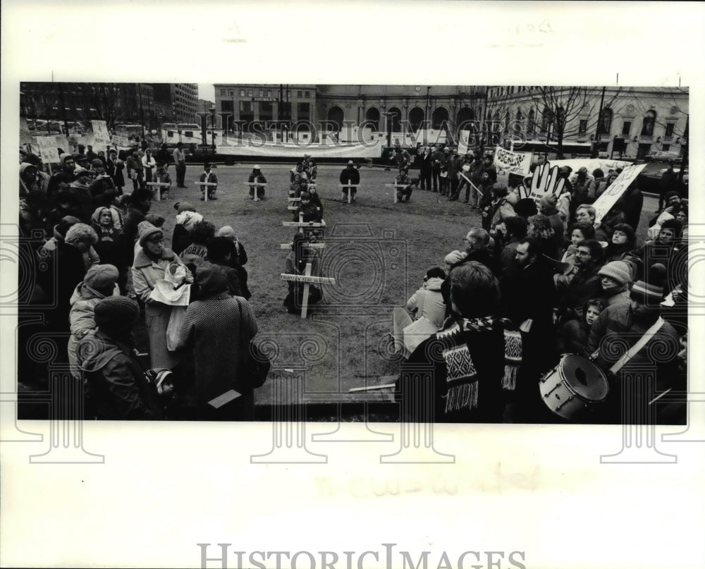 1986 Press Photo Anti Nicaraguan Aid demonstration in Cleveland - Historic Images