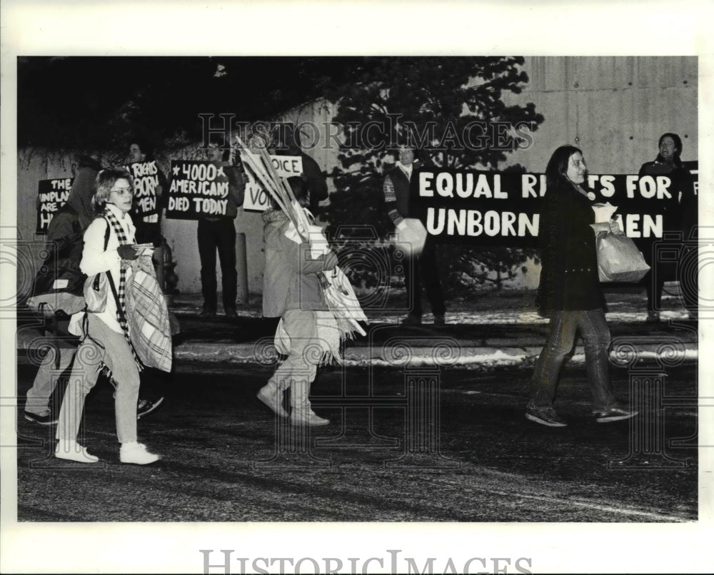 1986 Press Photo Anti-Abortion Protest in Cleveland - Historic Images