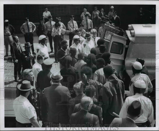 1969 Riots & demonstration in the Criminal Courts Building, Cleve - Historic Images