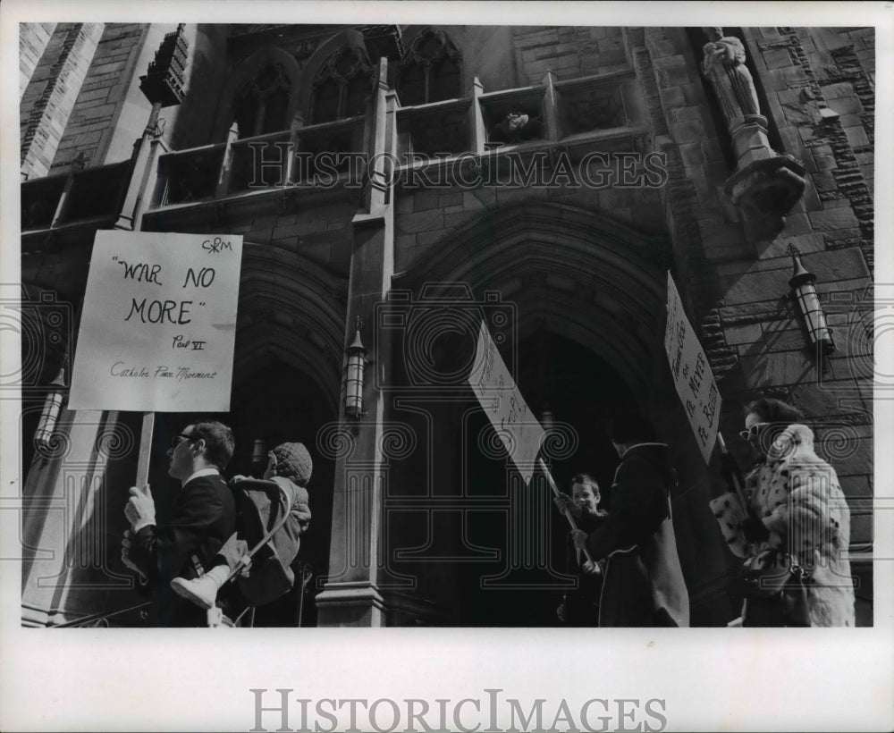 1969 Press Photo Protestors carry sign in front of St John&#39;s Church - cva75461 - Historic Images