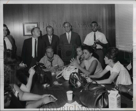1969 Press Photo County commissioners & welfare mothers in mediation - cva75467-Historic Images