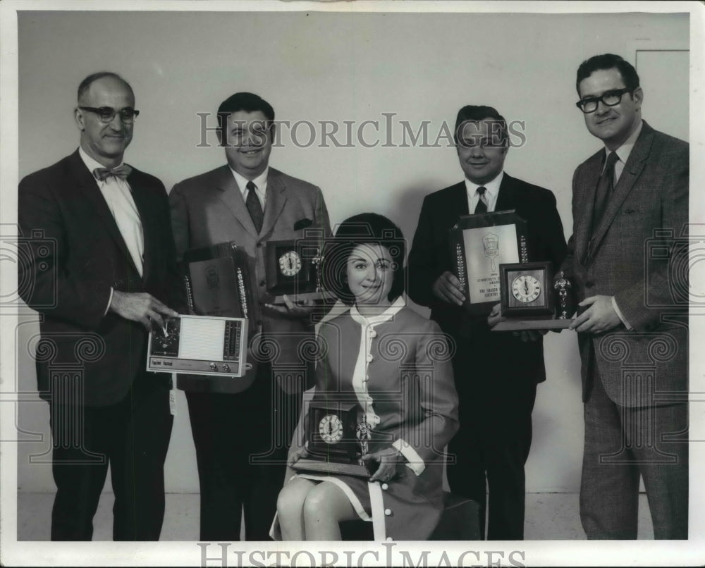 1969 Press Photo The trophies and plaques presented to the painting winners - Historic Images