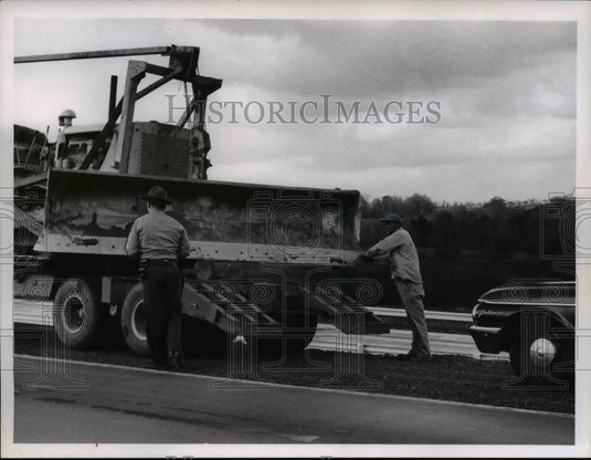 1963 Press Photo State Patrolman James R. Get of Medina Post - cva75765 - Historic Images