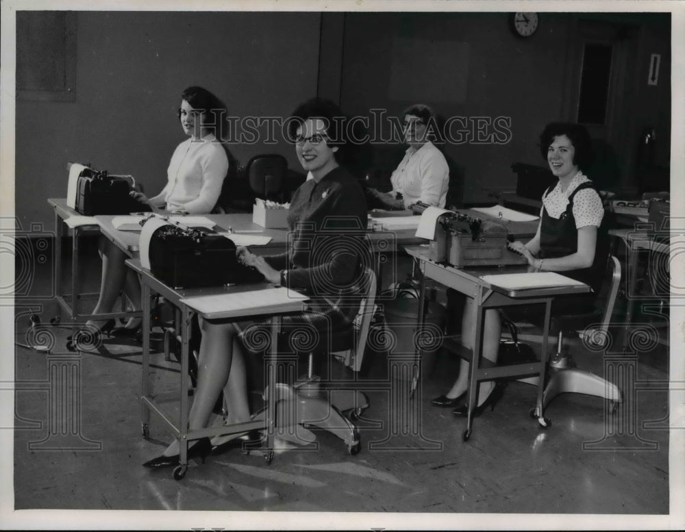 1963 Press Photo Processing orders for The Torch is Passed Elaine Plonski - Historic Images