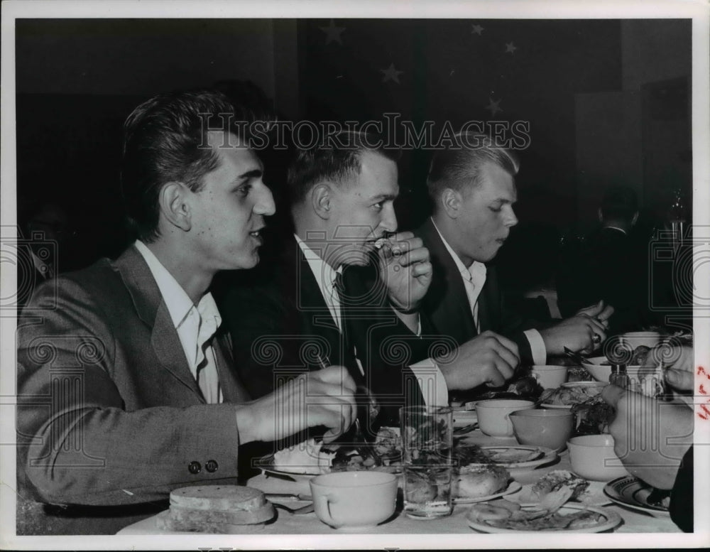 1965 Press Photo Tony Barisono with Al &amp; Lennie Kuczynakal of Cleveland PD - Historic Images