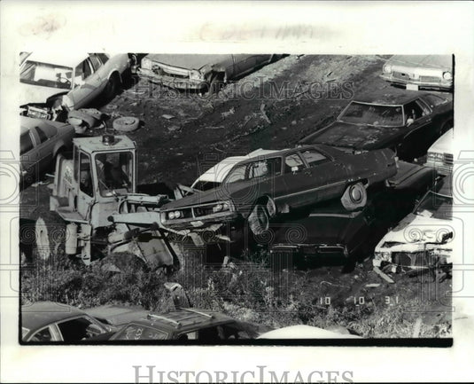 1987 Press Photo Cleveland Police Impound Lot - Historic Images