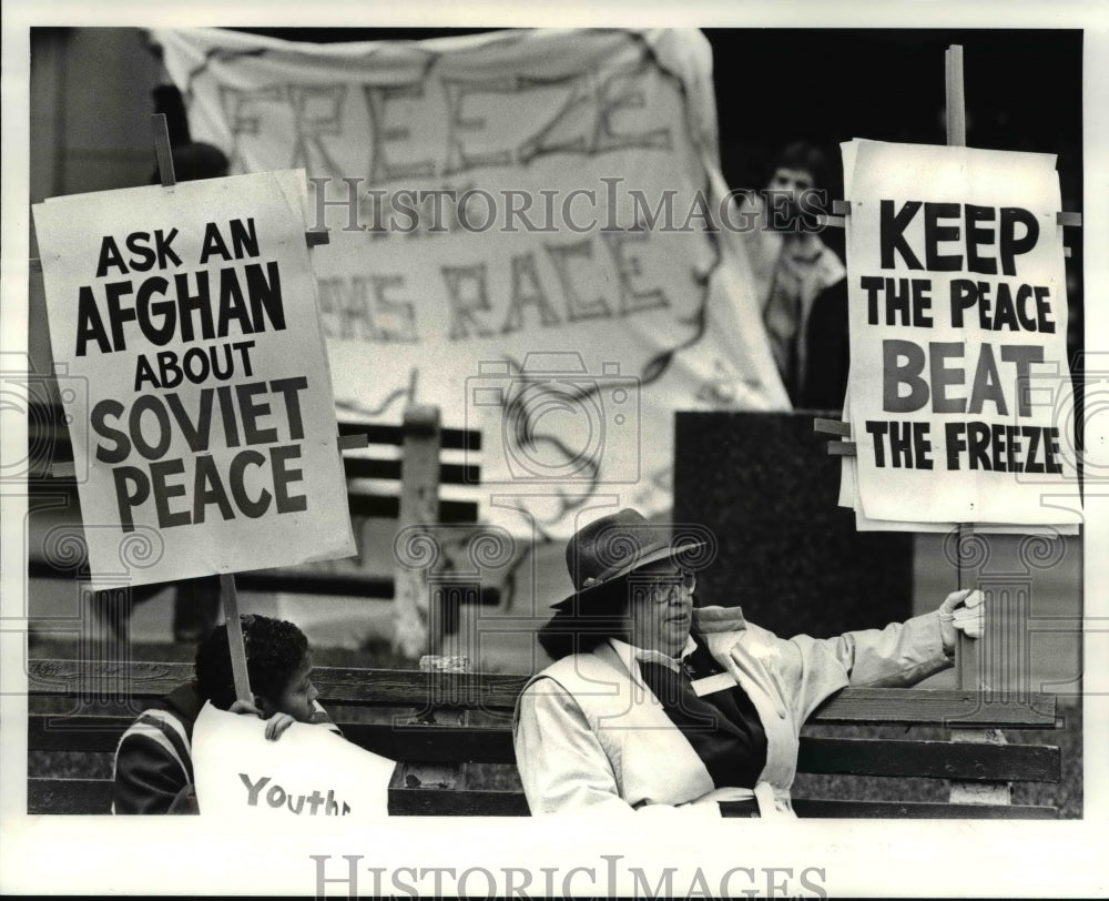 1984 Press Photo Annette Romans- Peace Through Strength Rally - Historic Images