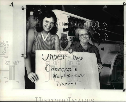 1984 Press Photo Judy Meadwell and Elizabeth Torkowski - Historic Images
