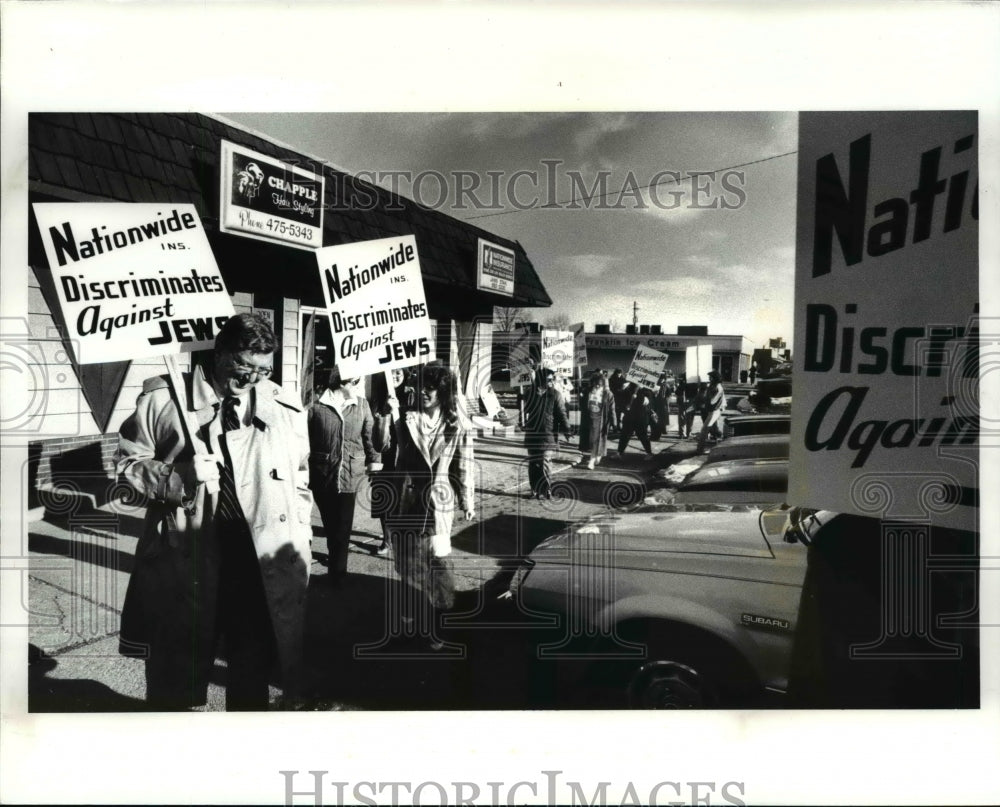 1987 Press Photo Demonstrators in Cleveland - cva76038-Historic Images