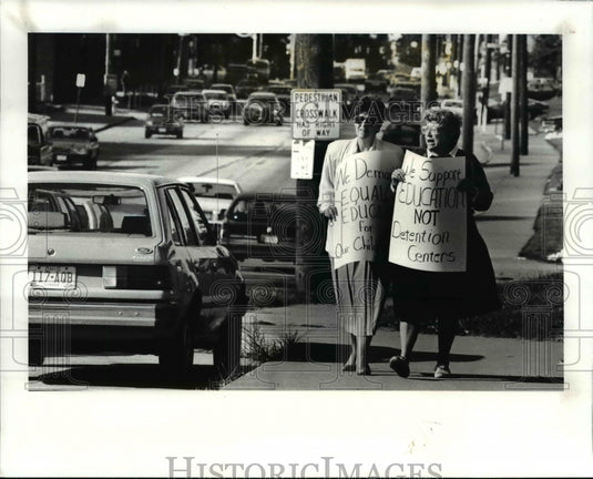 1987 Press Photo J.Collas & M.Saulino Walk the Picket Line Outside Taylor Road - Historic Images