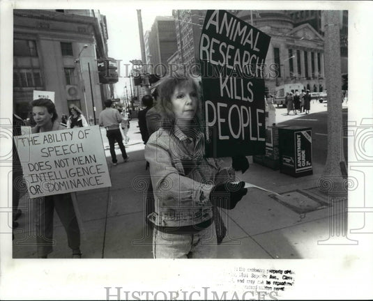 1989 Press Photo Linda Buchak and Members of The Network of Ohio Animal Action - Historic Images