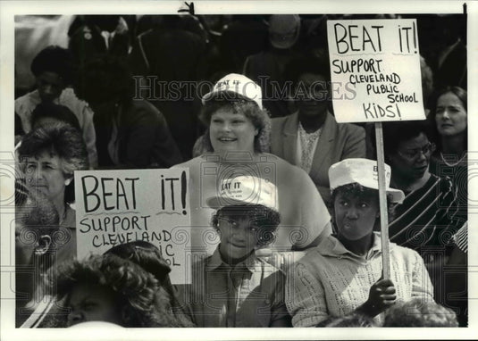 1984 Press Photo Rally at Bd of Edu to urge Junior High School pupils - Historic Images