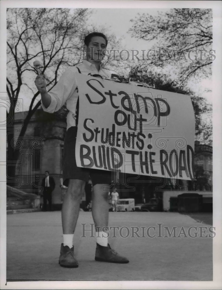 1963 Jeff Fedan, Clouder Foster Hall. Demonstration WRU students - Historic Images