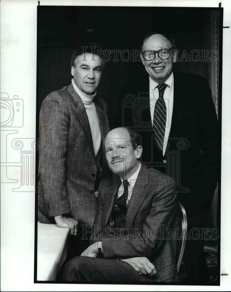 1989 Press Photo Jonathan Yardley, Lee K. Abbott and Stanley Karnow, PD Book and - Historic Images