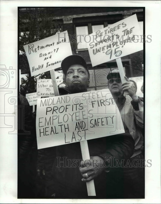 1989 Press Photo William Calhoun attended the rally supporting fired workers - Historic Images