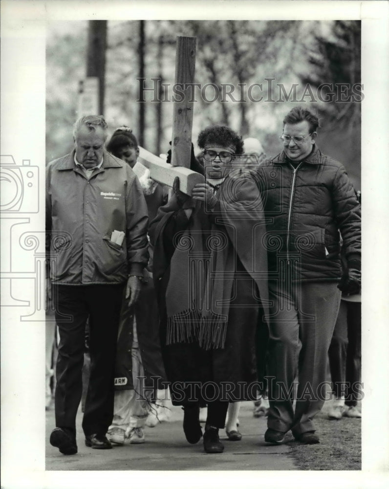 1989 Press Photo Henry Pang, Mary Evans &amp; Dave Gibson protest against Racism - Historic Images