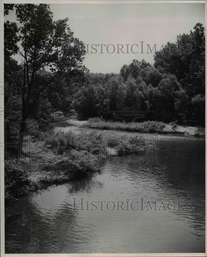 1947 Press Photo The Chagrin River - cva76371 - Historic Images