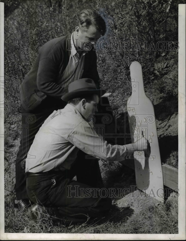 1957 Press Photo Det. Richard Daly and Det. John J. Sullivan Checking Target - Historic Images