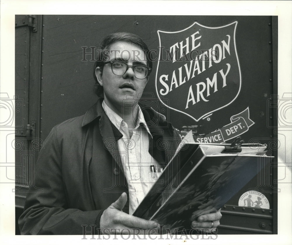 1980 Press Photo Truck dispatcher at the Salvation Army - Historic Images