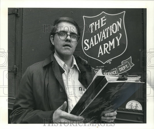 1980 Press Photo Truck dispatcher at the Salvation Army - Historic Images