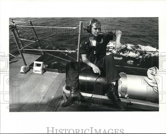 1984 Press Photo Time Hastings laid back on duty watching the stacks for color - Historic Images