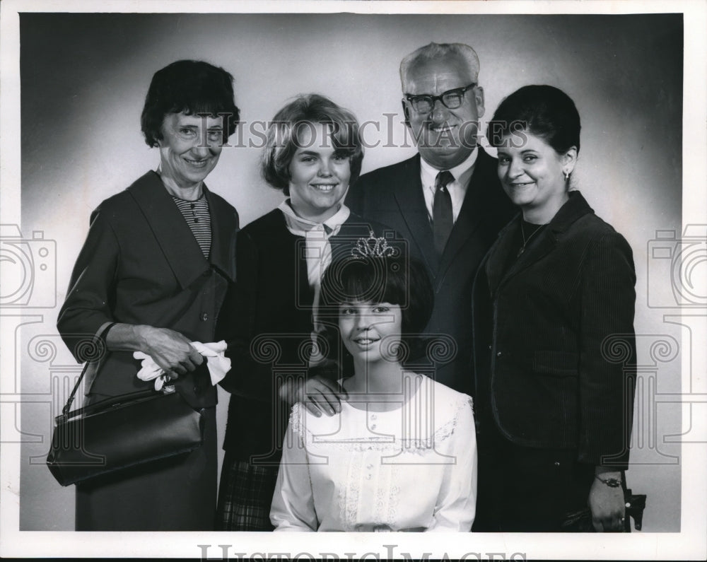 1966 Press Photo Sheila Reidy, winner the Parma Heights ticket selling campaign-Historic Images