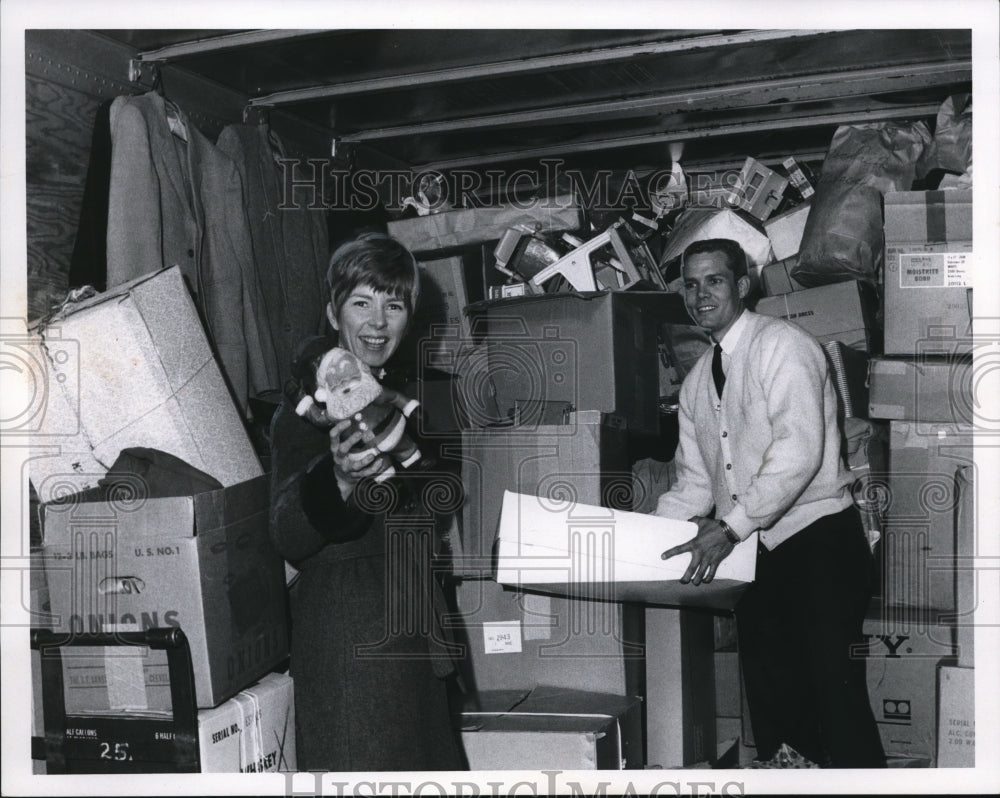 1968 Press Photo Cleve PD Promotion Mine Disaster Contribution - cva76704-Historic Images