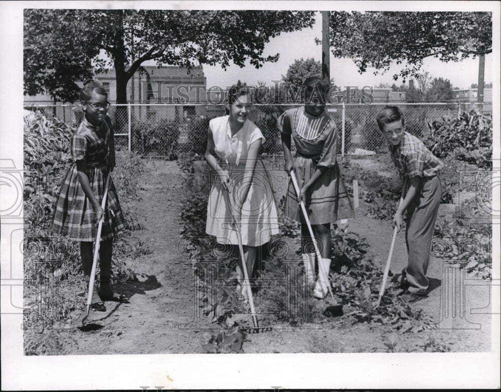 1962 Happy housing tract gardeners to Green Thumb Day  - Historic Images