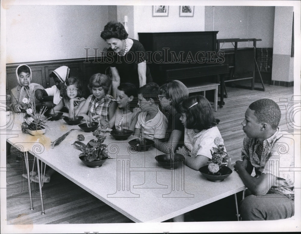 1966 Mrs. Wm J.Taylor and Green Thumb Flower arrangement Class - Historic Images