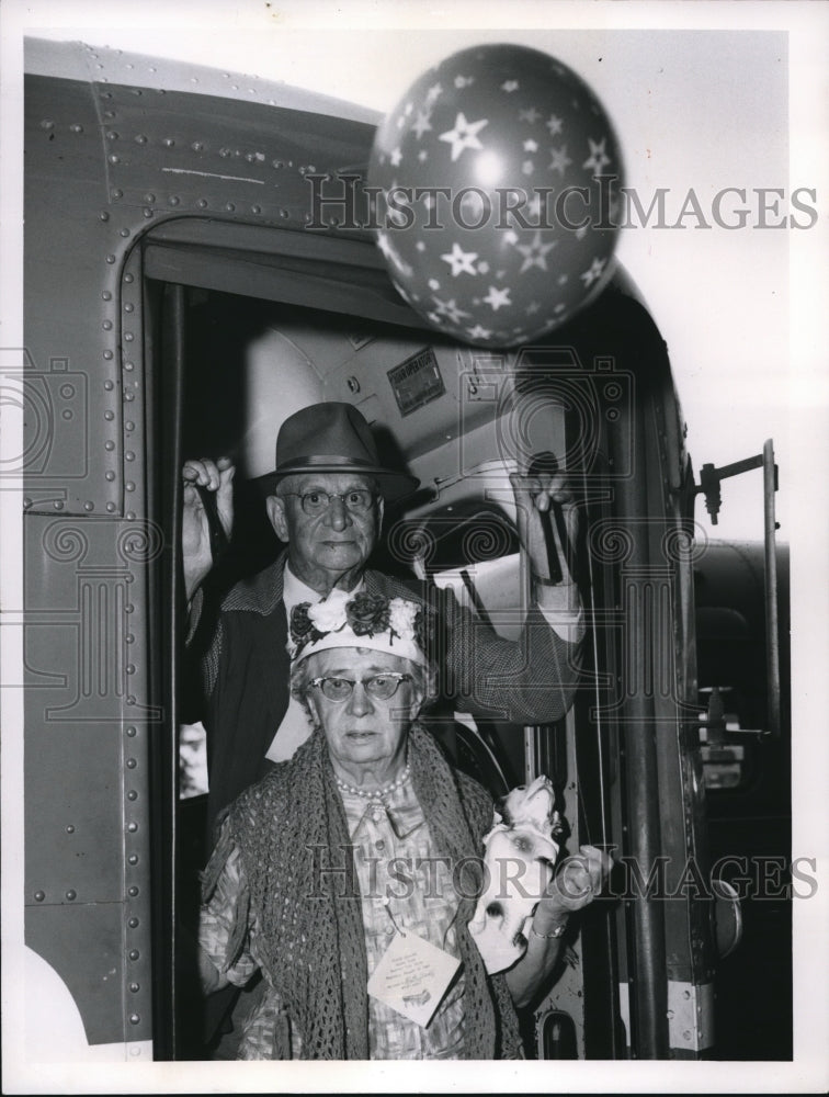 1961 Press Photo Charles W Robinson and Gertrude Reitz - cva76842 - Historic Images