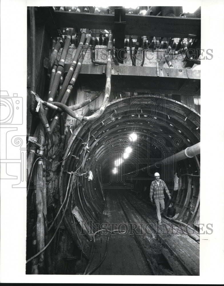 1987 Press Photo Bob Sheets Project Manager for the tunnel under conrail tracks - Historic Images