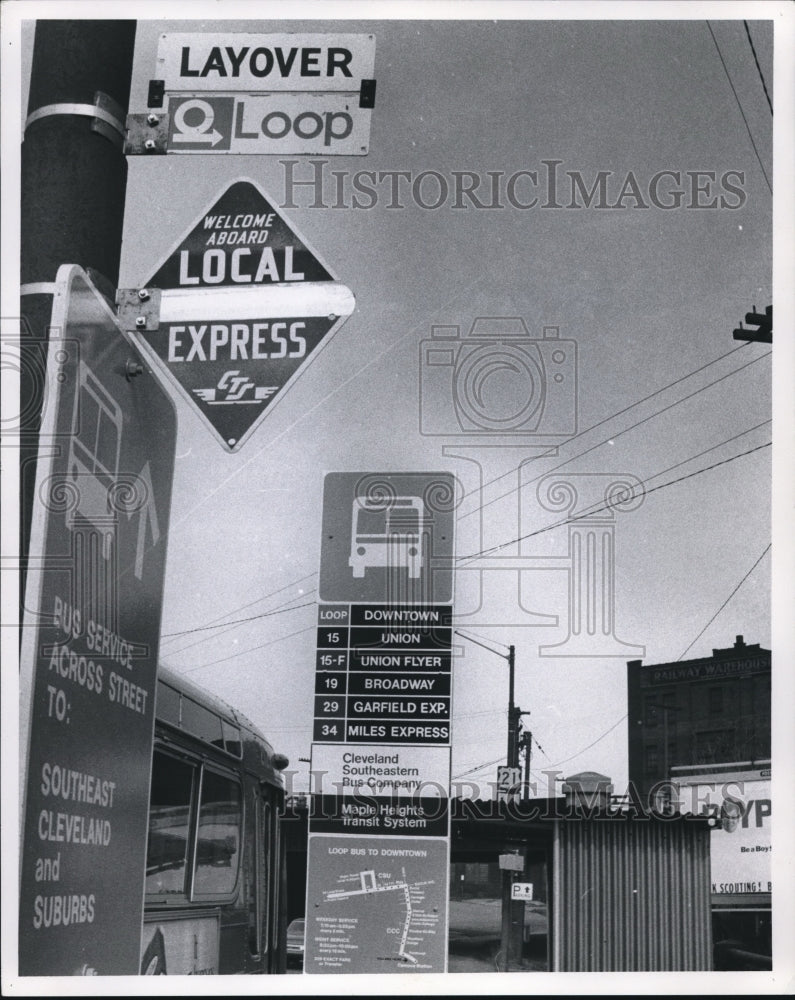 1971 Press Photo New signs for new passengers CTS Rapid - cva76956 - Historic Images