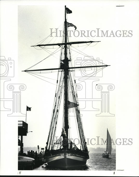 1989 Press Photo The Baltimore II in port readies to get underway for Cleveland - Historic Images