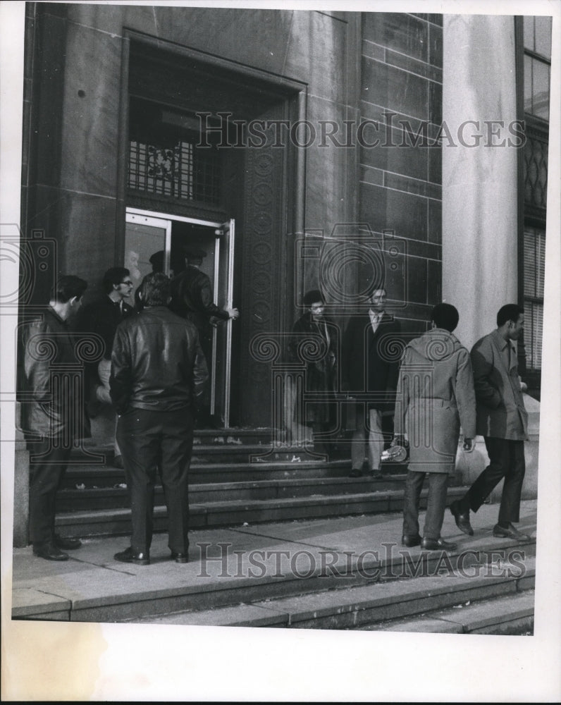 1970 Press Photo Central Police Station under tight security - cva77012 - Historic Images