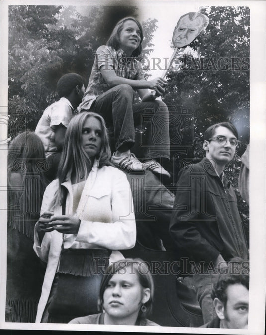 1970 Press Photo Anti-war demonstration at Tom L. Johnson statue - cva77014 - Historic Images