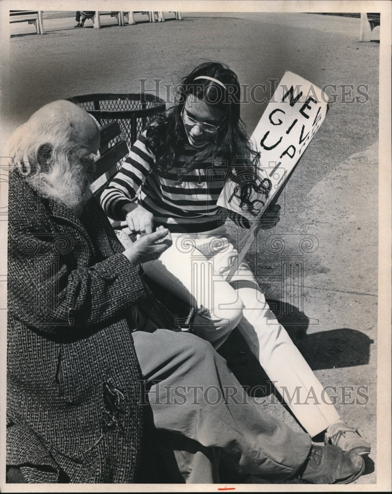 1972 Press Photo The senior citizen during the antiabortion demonstration - Historic Images