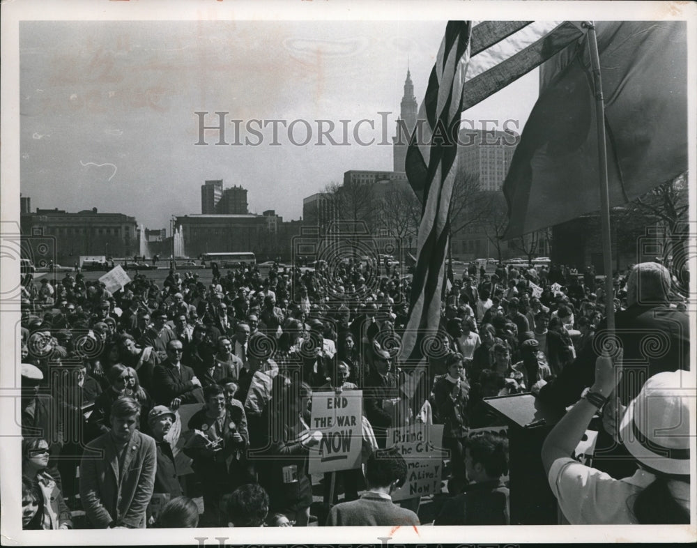 1968 Press Photo The Anti-War Demonstrates - cva77149 - Historic Images