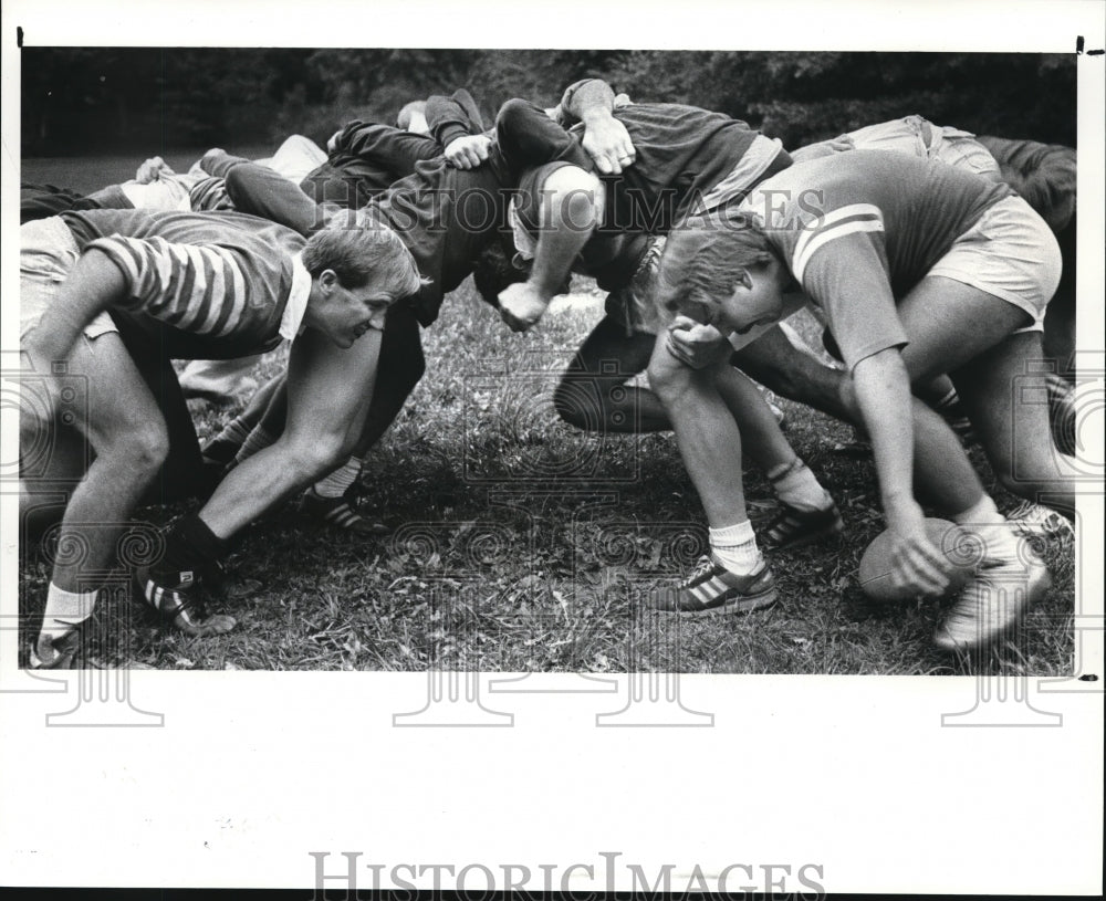 1988 Press Photo The Rugby Club Practicing the Scrum - Historic Images