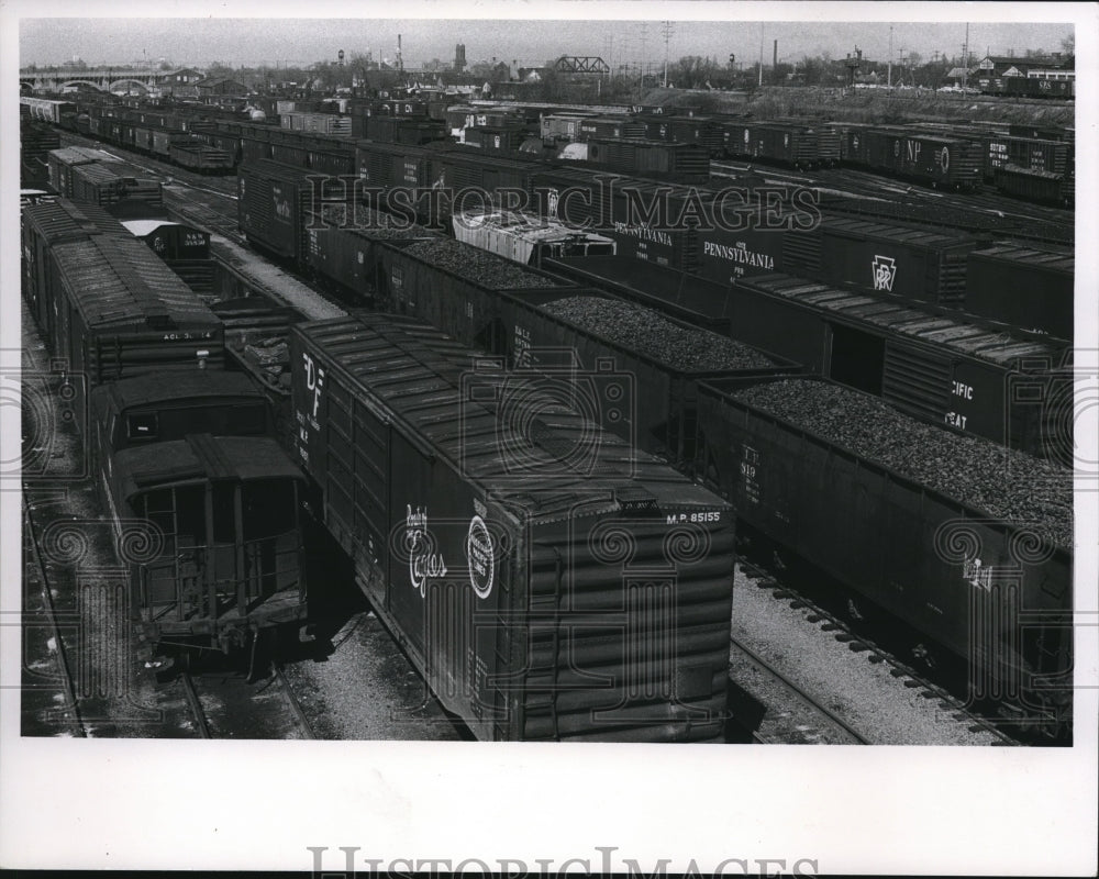 1966 Press Photo The stalled Rail road at Kinsman - cva77197-Historic Images