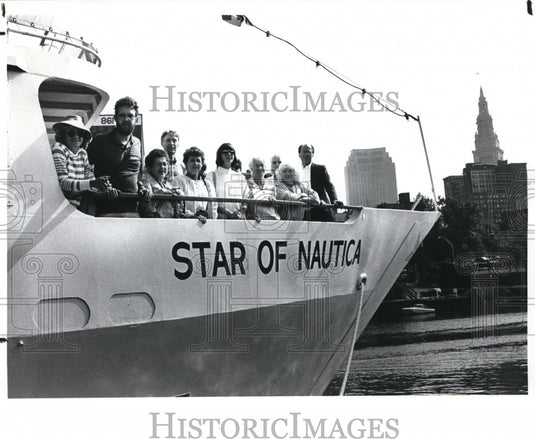 1988 Press Photo Group of winners of trip to Cleveland - Historic Images